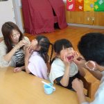 お家の方に仕上げ磨きをしてもらいましょう～